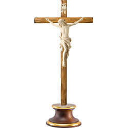 Cristo Pisa en pedestal